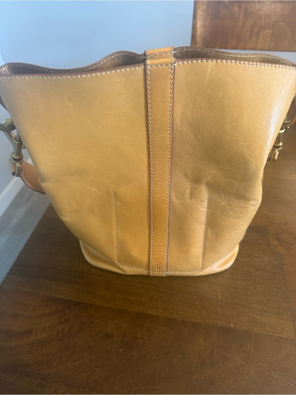 Fossil Leather Bucket Shoulder Bag in Tan